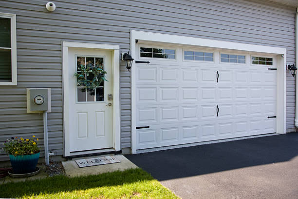 24/7 Emergency Garage Door Panel Replacement experts in Hampshire, IL